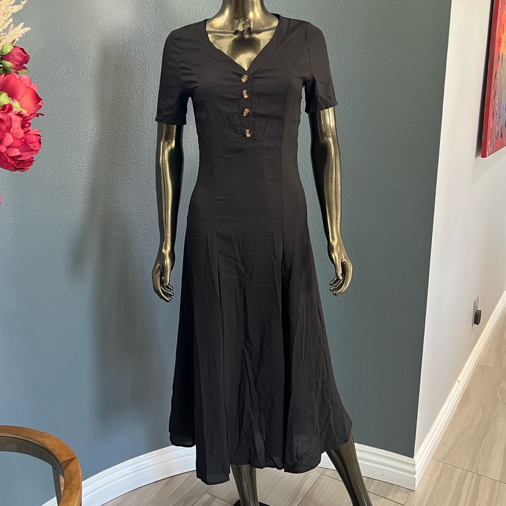 Elegant Black Buttoned Midi Dress